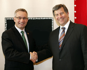 Le ministre du Commerce international Ed Fast rencontre le président du conseil des administrateurs du groupe K+S AG, M. Norbert Steiner, à Berlin.