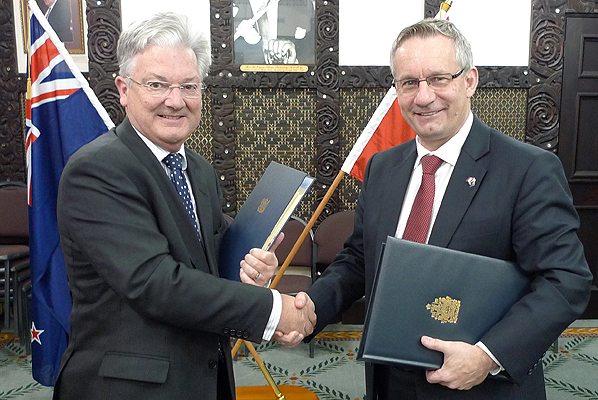 Minister Fast and Peter Dunne, New Zealand’s Minister of Revenue