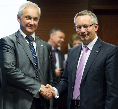 Le ministre Fast rencontre le ministre du Développement économique de la Russie, M. Andrei Belousov