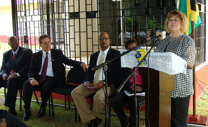 Minister of State Ablonczy visits the Polygraph Centre of the Anti-Corruption Branch of the Jamaica Constabulary Force