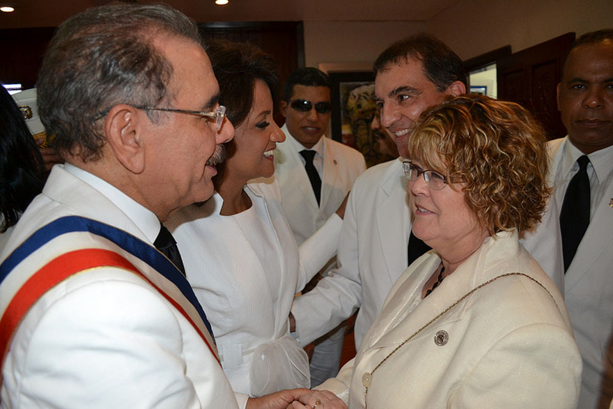 La ministre d’État Ablonczy félicite le nouveau président de la République dominicaine
