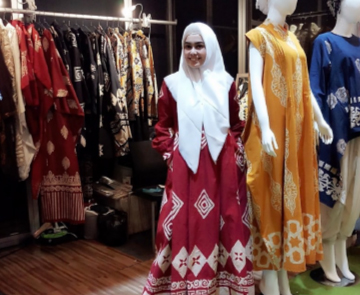 A woman showing traditional Batik clothes