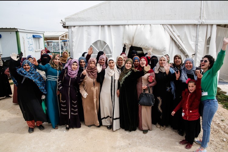 Des réfugiées syriennes participent à la commémoration de la Journée internationale de la femme à l’Oasis d’ONU-Femmes dans le camp de réfugiés de Za’atari, en Jordanie (le 9 mars 2020)
