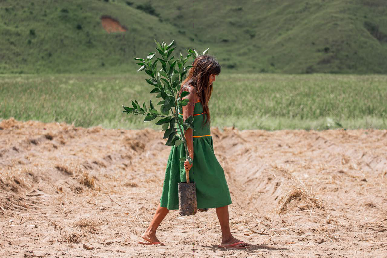 Illustration of the 3 RCM satellites, evenly spaced on the same orbital plane at an altitude of 600 km.
