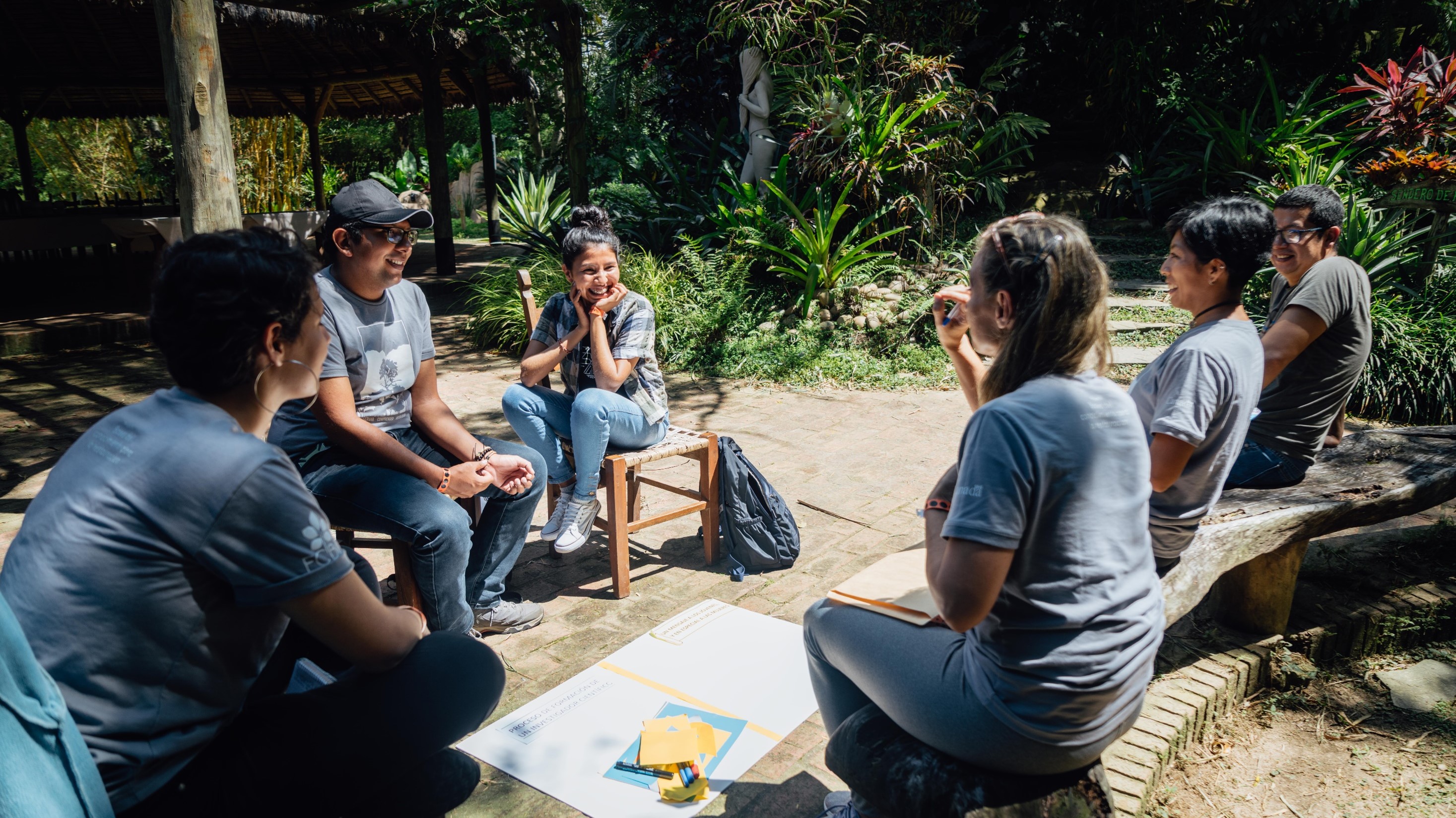 Illustration of the 3 RCM satellites, evenly spaced on the same orbital plane at an altitude of 600 km.